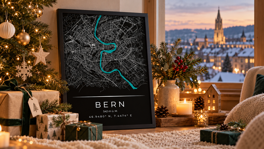 Bern Stadtkarte vor einem Weihnachtsbaum als Geschenk mit dem Berner Müsnter und der Altstadt im Hintergrund